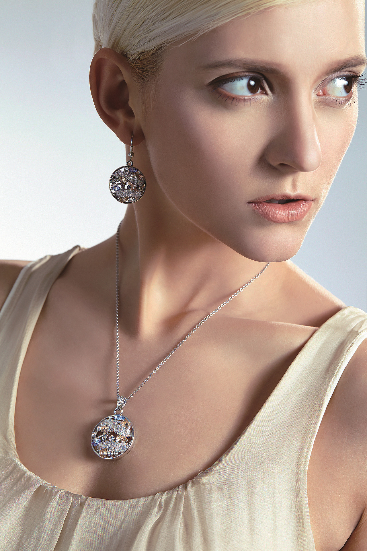 知映像珠宝人像