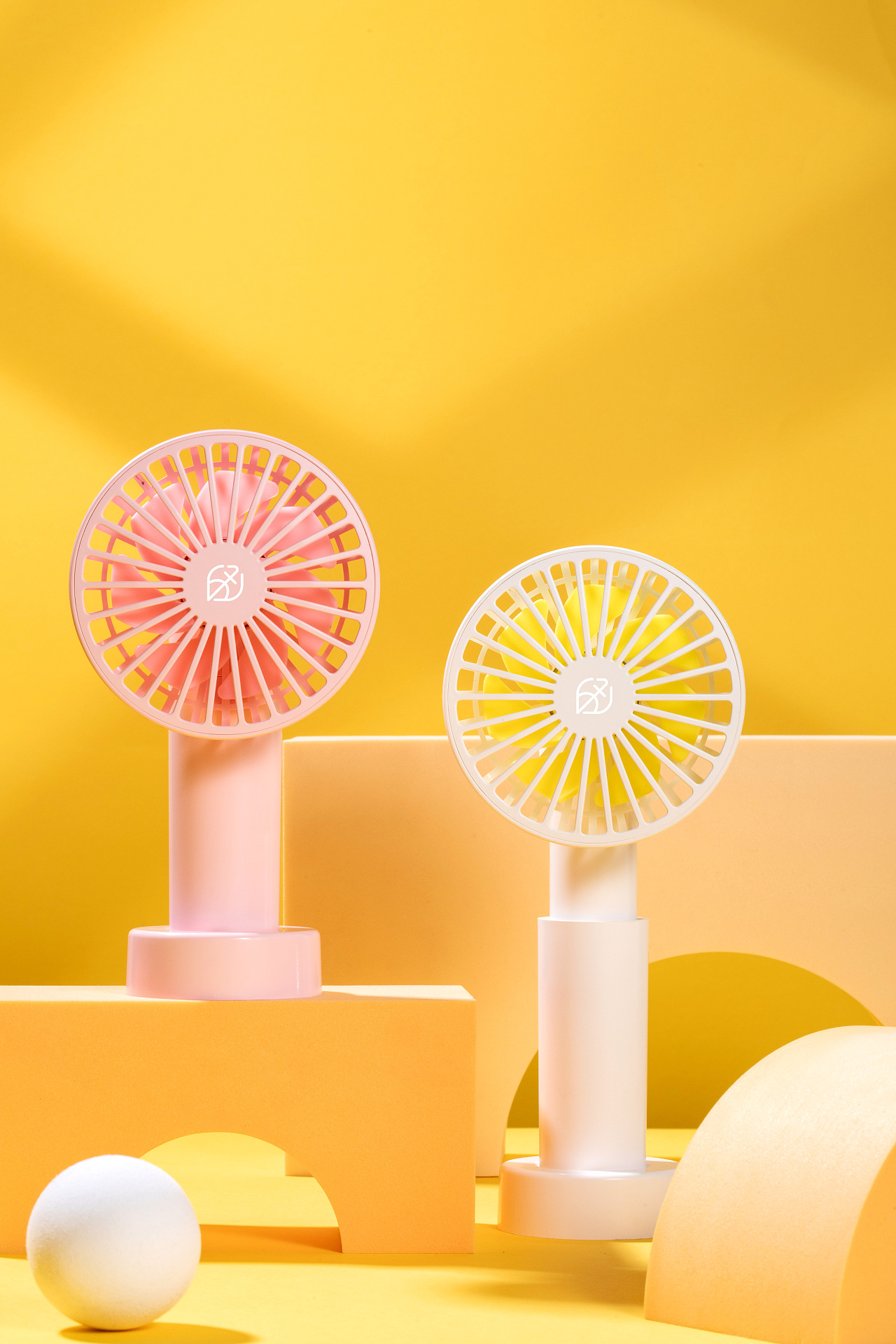 夏天日用手持小风扇场景图拍摄