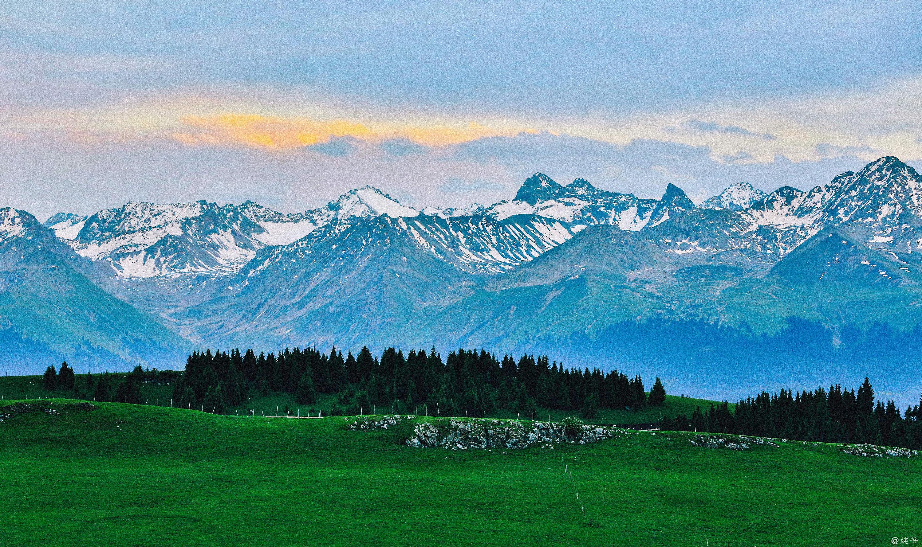 喀拉峻|摄影|其他摄影|电脑前旅游的女子 - 原创作品 - 站酷 (zcool)