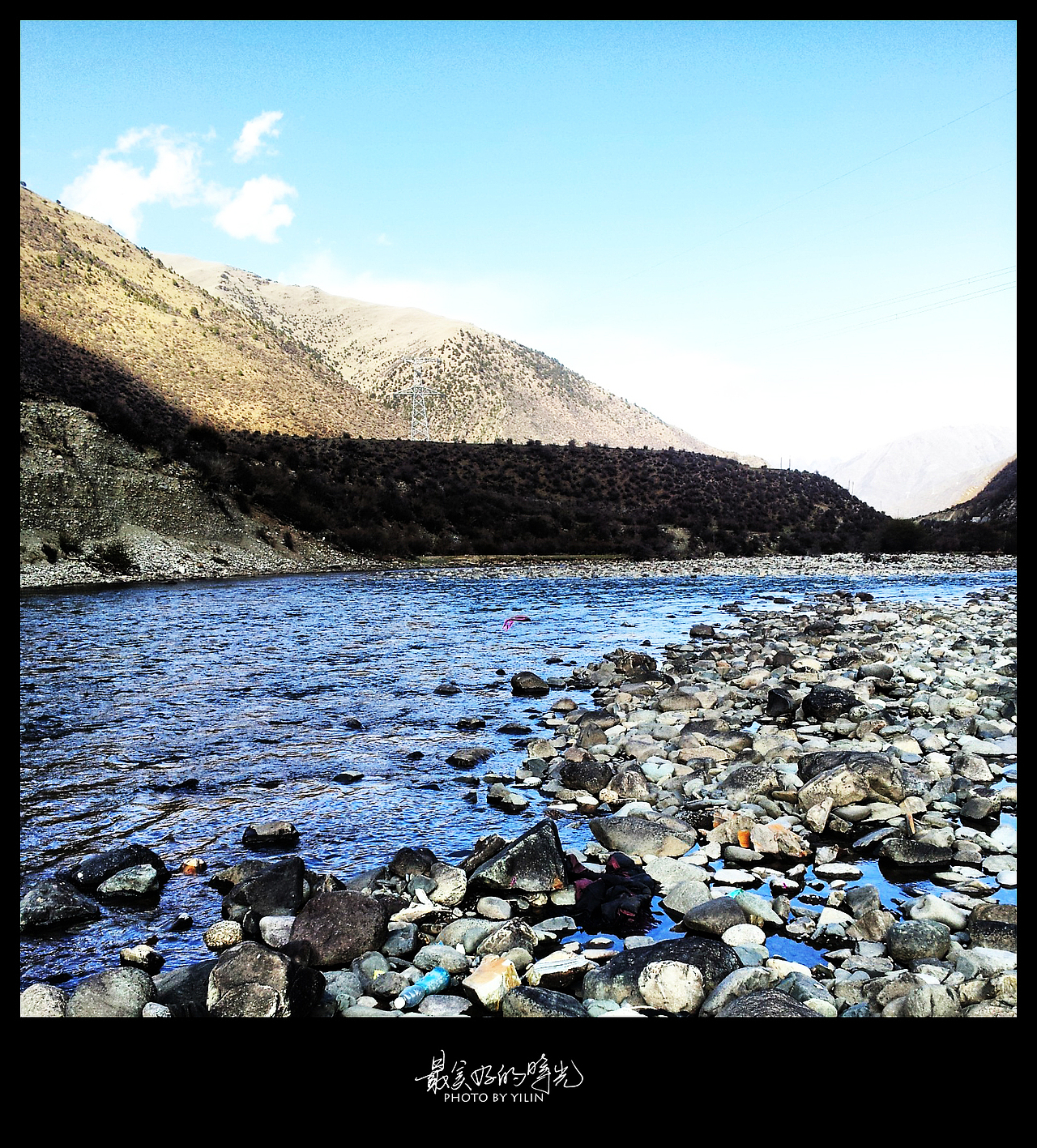 一条神奇的小河，看起来水是向上流的？视觉原因？