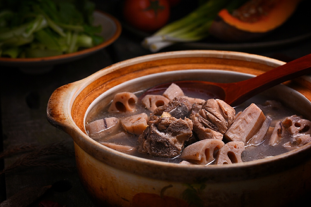 猪这部位煲汤最好，鲜香浓郁，提高免疫力，促进钙吸收，小孩爱喝！_口蘑
