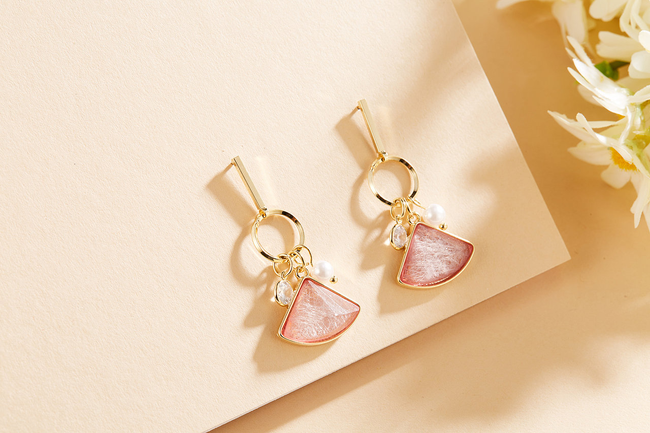 -----首饰场景----黄色系列----原片（图ZMTcwNjUzMTIw） - 产品摄影 - 站酷设计师GX高脚杯原创素材 - 站酷ZCOOL