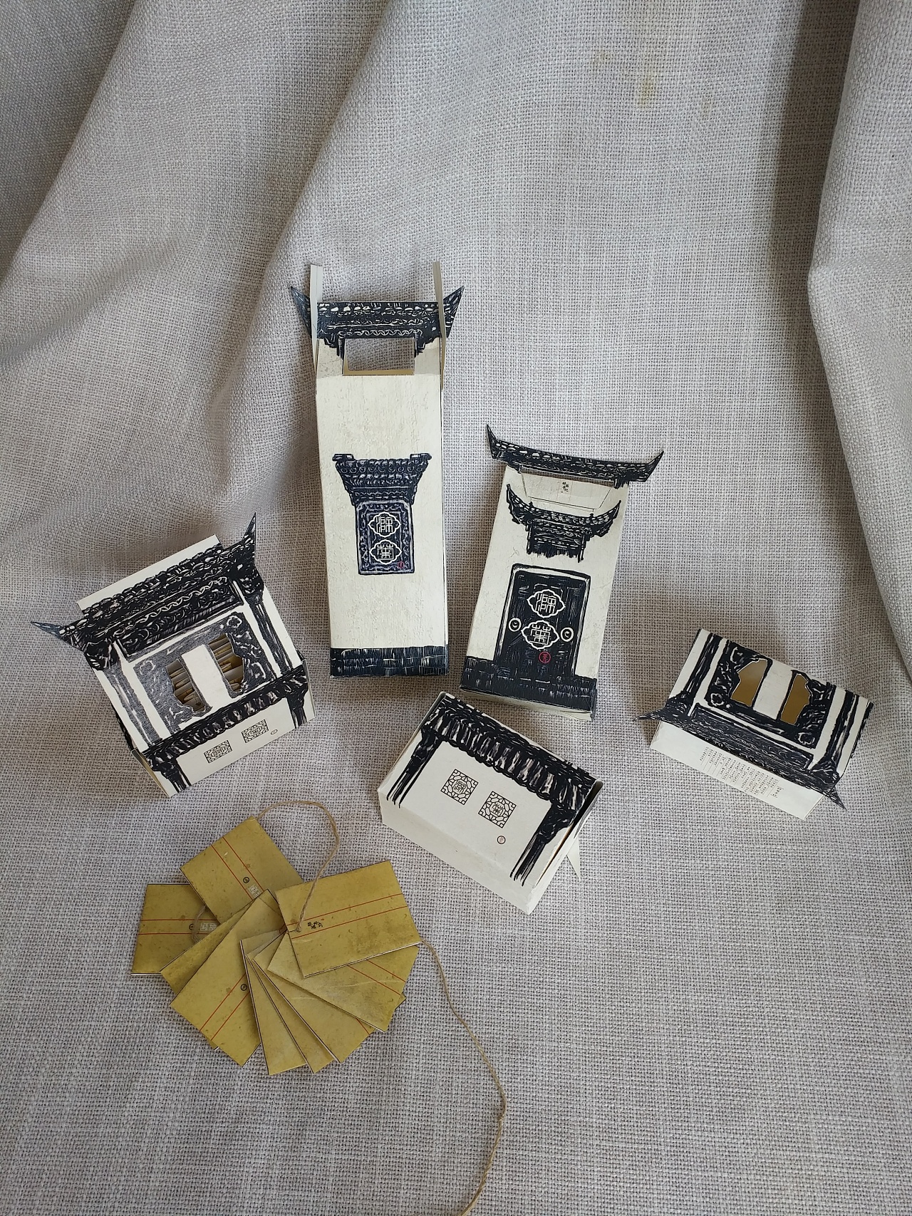 包装与徽派建筑相融合,突出安徽的产品调性