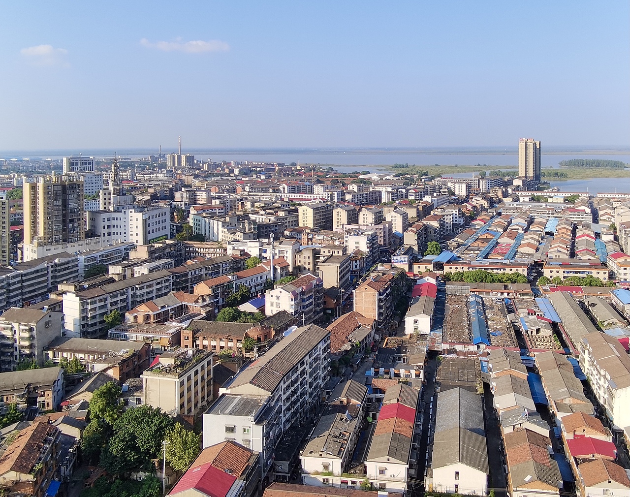 洞庭湖湖滨城市鸟瞰图
