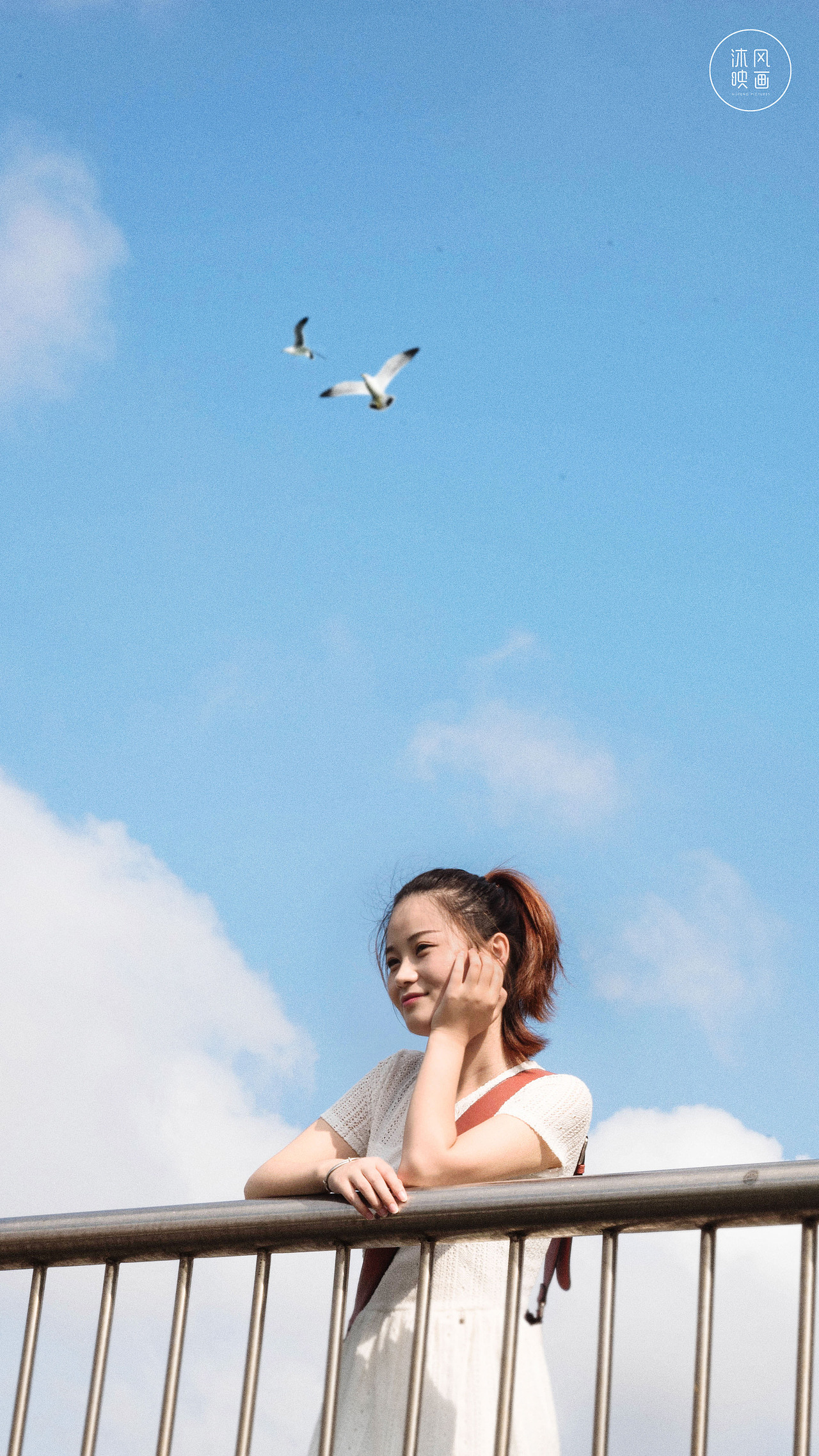 青岛夏日海边妹子摄影