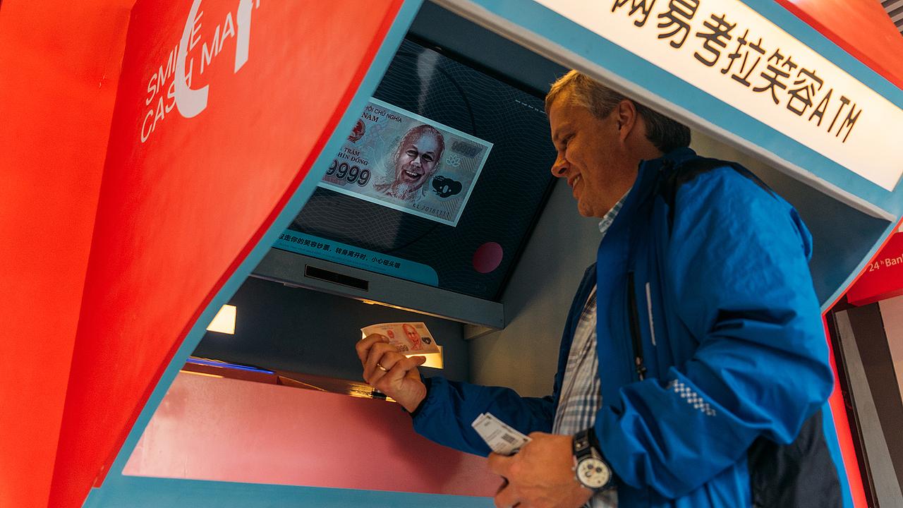 交互装置 —— 网易考拉笑容ATM | 笑一笑，能致富！