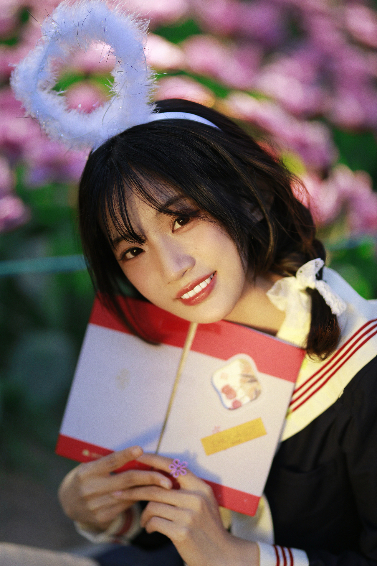 少女因与神明交错而发光