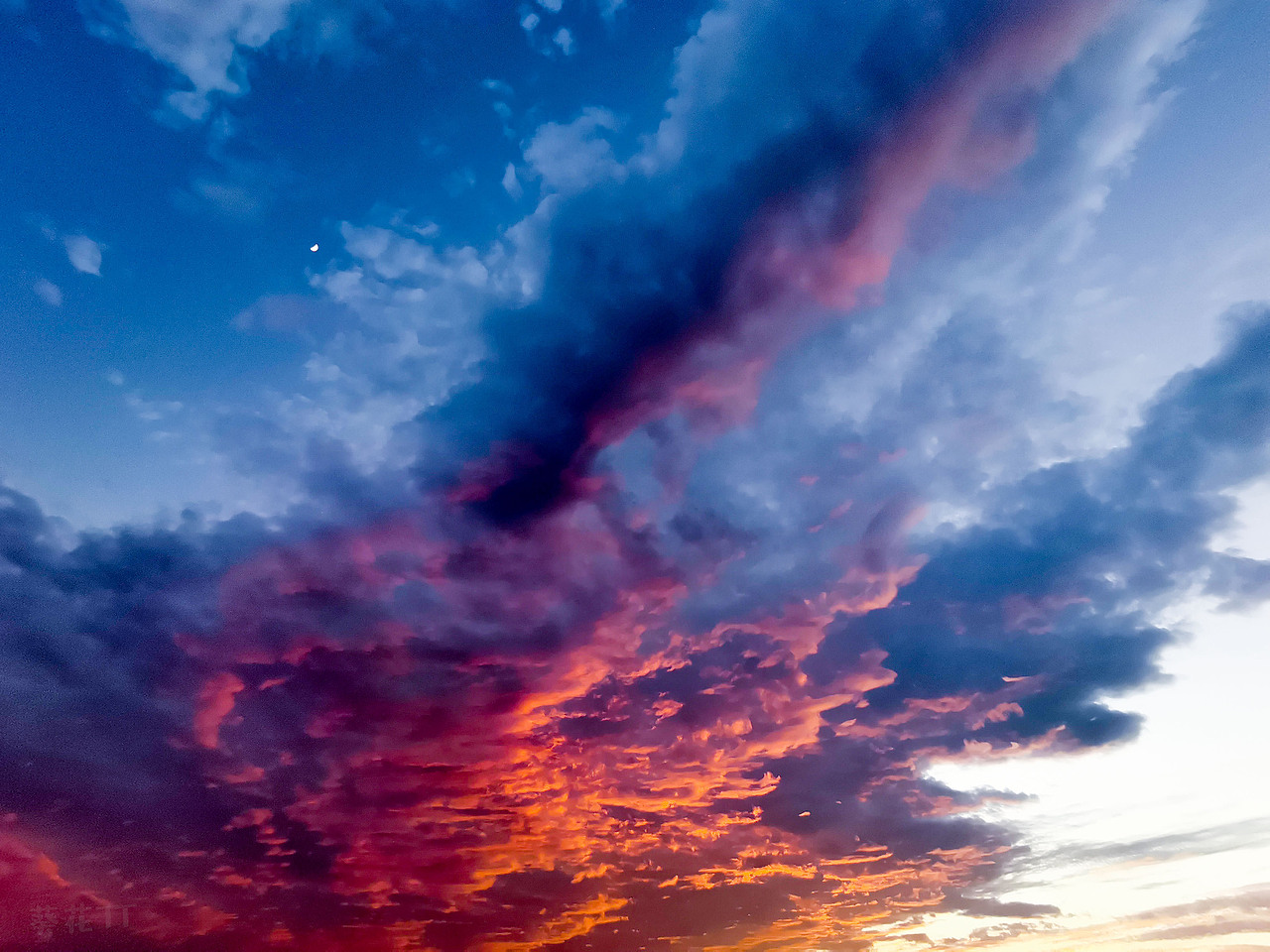 天空是块神奇的画布