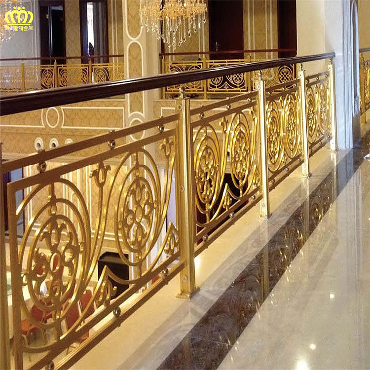 弧形式铜板雕刻楼梯护栏有自己的特色