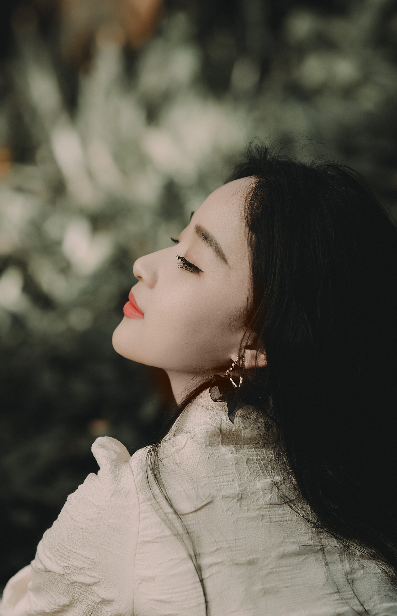 多愁善感的少女