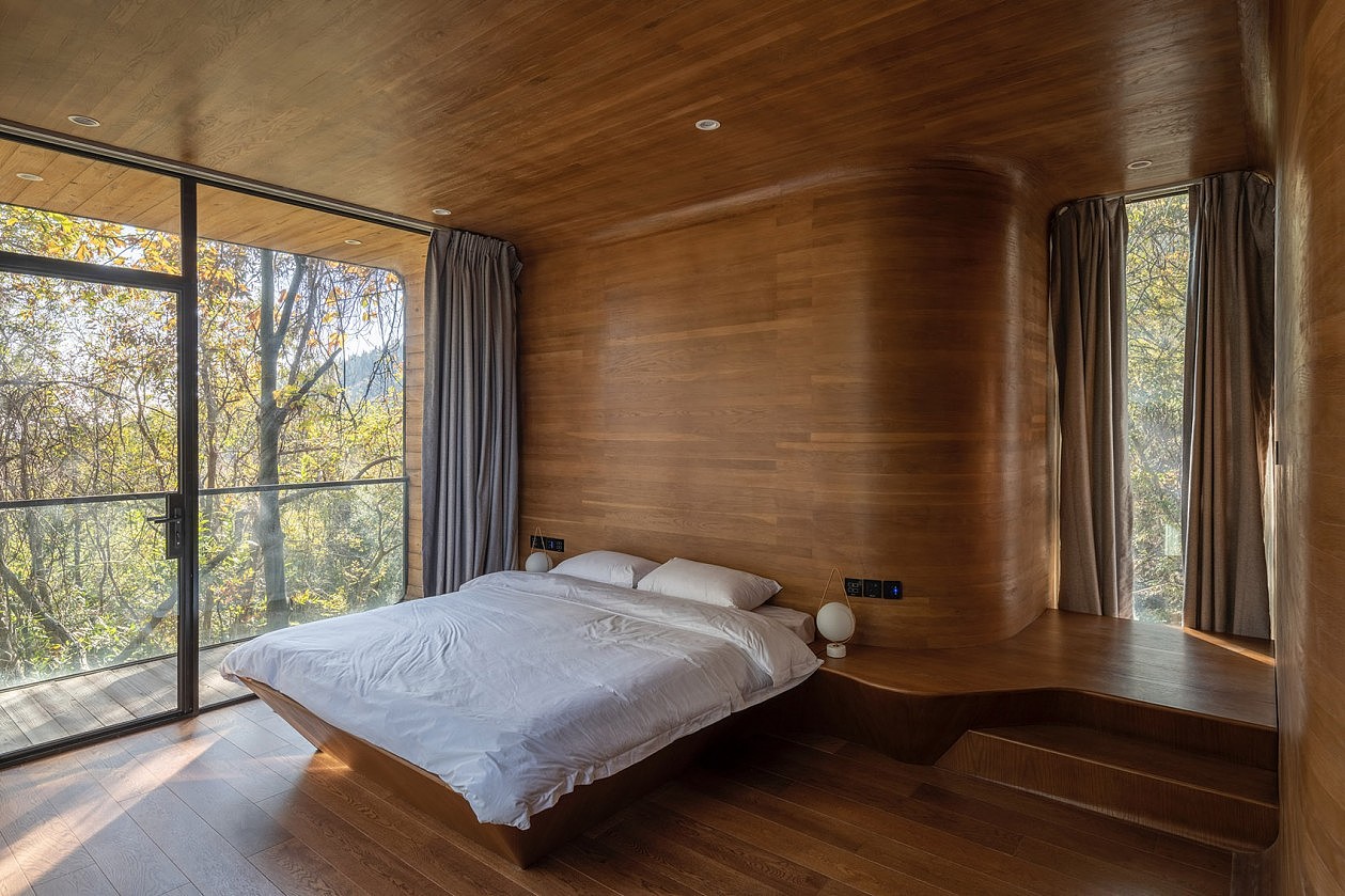 卧石隐林的温泉小屋
