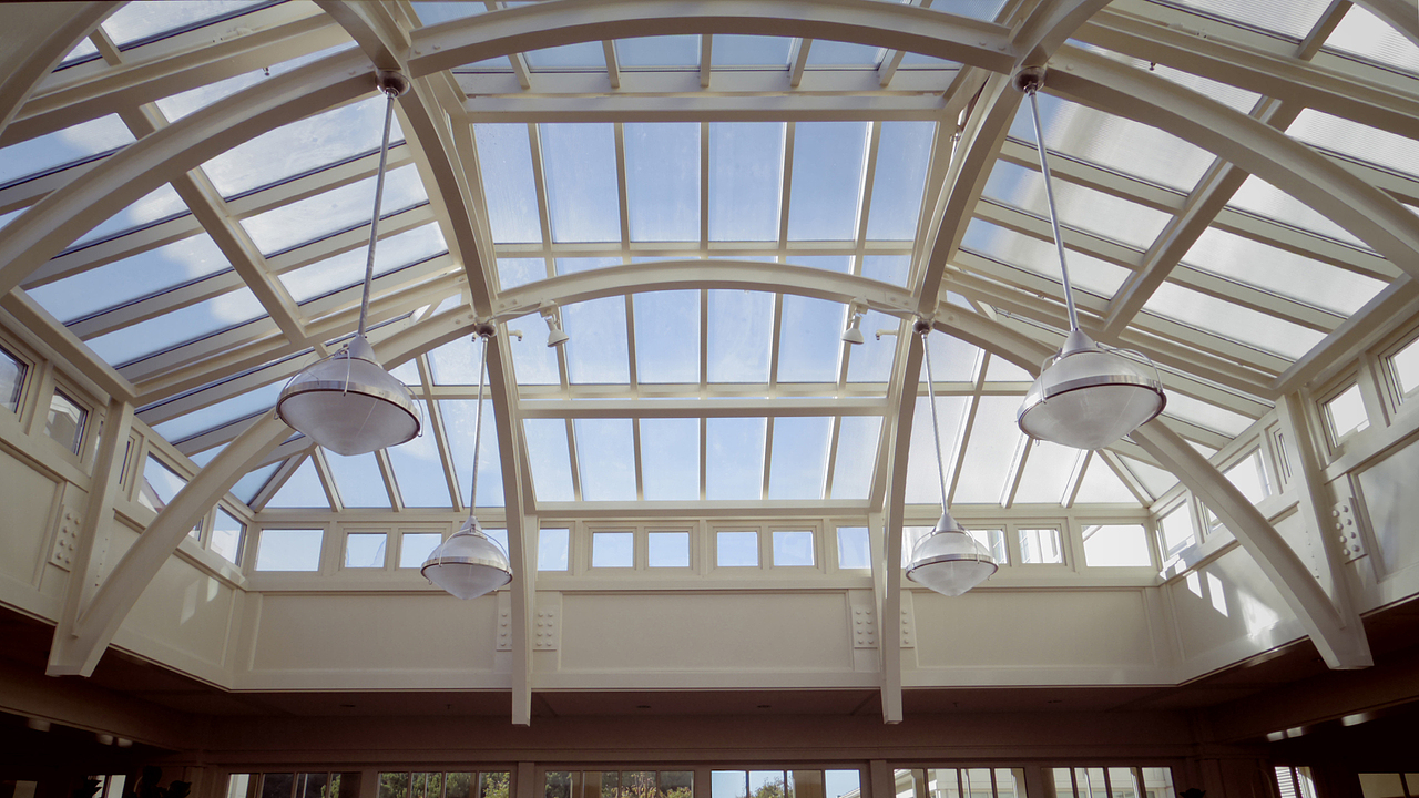 进入B座纪念馆，the main hall的天窗。