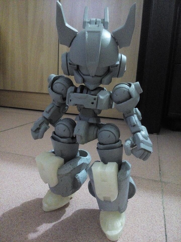 后期加了大脚和大手,气势更加体现了