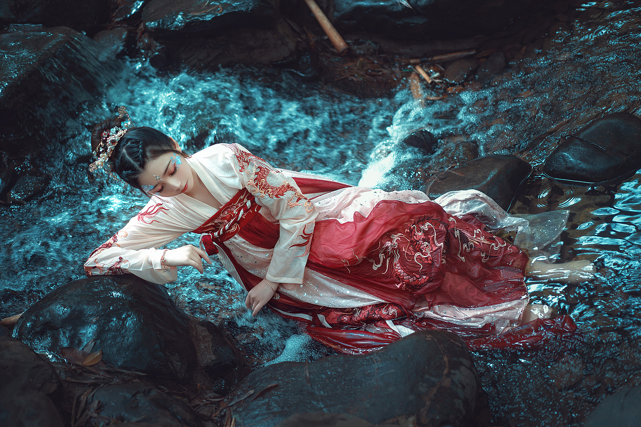 漢服-龍母（圖ZMjc3MjczOTYw） - 人像攝影 - 站酷設(shè)計(jì)師珞城原創(chuàng)素材 - 站酷ZCOOL