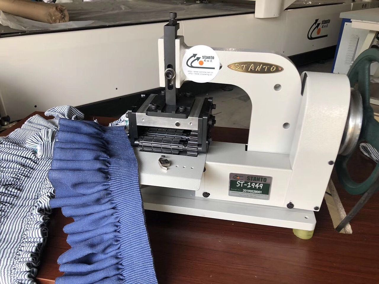 思坦途抽褶机又叫打折机、抽绉机,手工司马克打揽