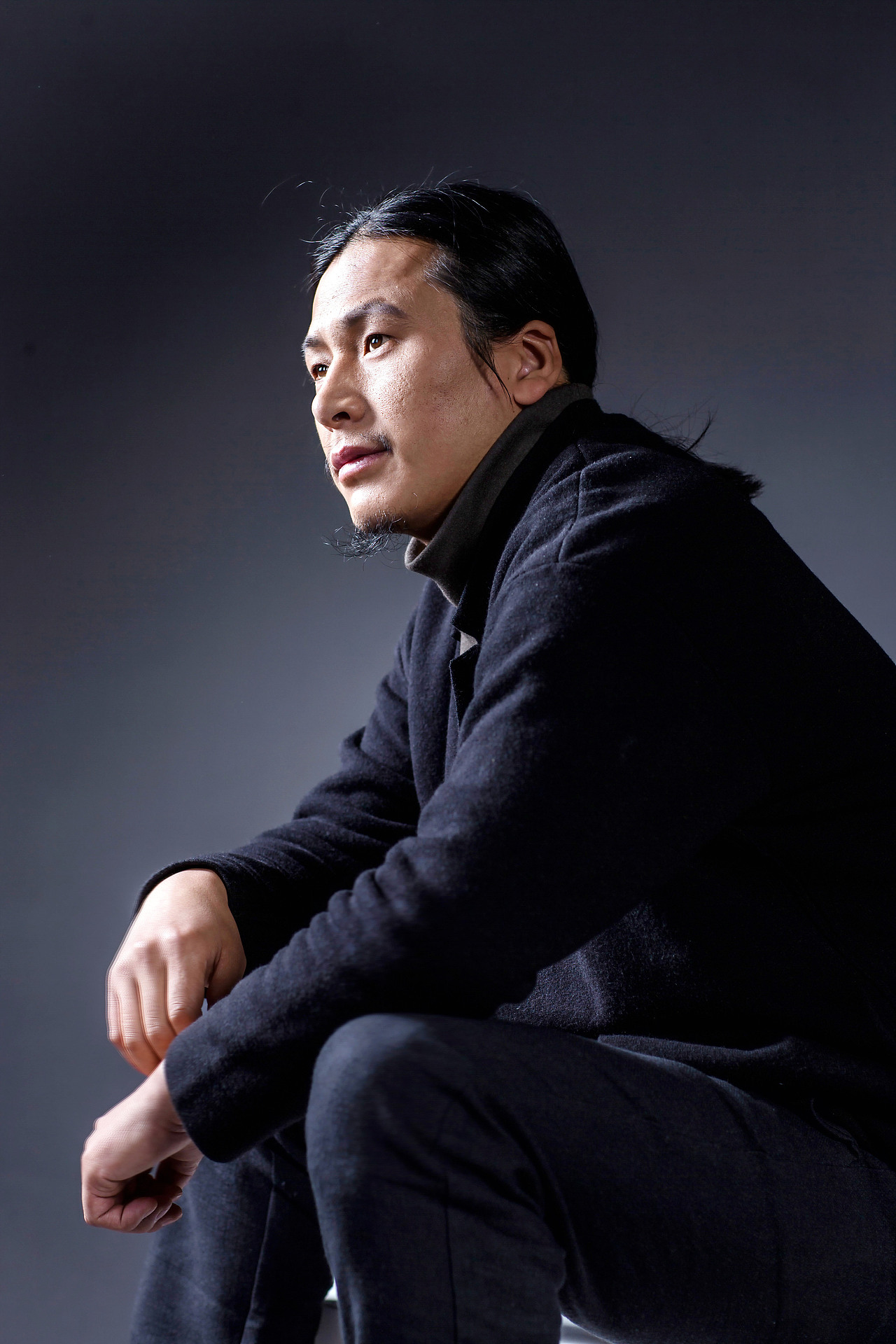 武登高 易高国际装饰首席设计总监 行业资质: 中国装饰协会全国建筑装饰行业百强优秀设计师 中国室内装饰协会会员 注册高级室内设计师 荣获奖项: 2009年美化家居设计大赛三等奖 2011获陕西省优秀设计师称号 2012年筑巢杯设计大赛优秀设计奖 2015第三届【锋尚·京瓷杯】新中式设计大赛最佳功能布局奖 2016第三届中国建筑装饰设计艺术展铜奖 2017 居然顶层精英设计师 2017中国(陕西)设计杰出青年 2017第四届峰尚杯设计大赛 最佳方案奖 2017 首届禾记万佳杯设计大赛优秀奖 2017 第二届西安建筑装饰设计奖形象大使 2017 创意生活设计金蝴蝶奖 2017 商业旅游地产年度优秀住宅公寓设计师 2018 金楠奖设计大赛优秀奖 设计理念: 用艺术的眼光雕琢生活 设计案例: 中华世纪城 紫薇臻品白桦林居 中海华庭 中海国际 紫薇融侨 就掌灯 中海东郡 曲江公馆 曲江尚林苑 曲江兰亭 曲江华府 枫林意树 湖城大境 中海铂宫 中海百贤府 紫汀苑 ......