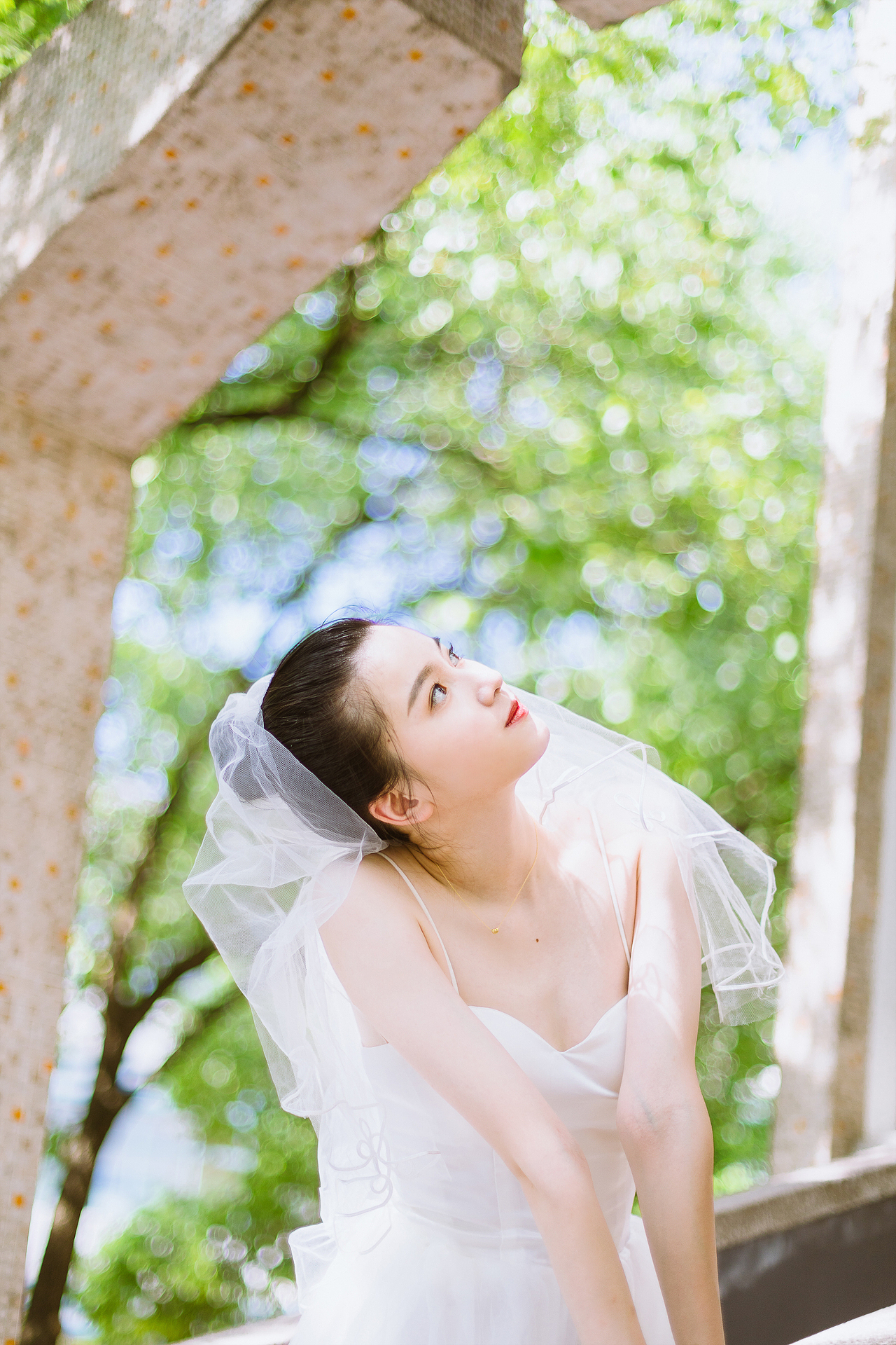 在夏天结束之前穿上小裙子拍照