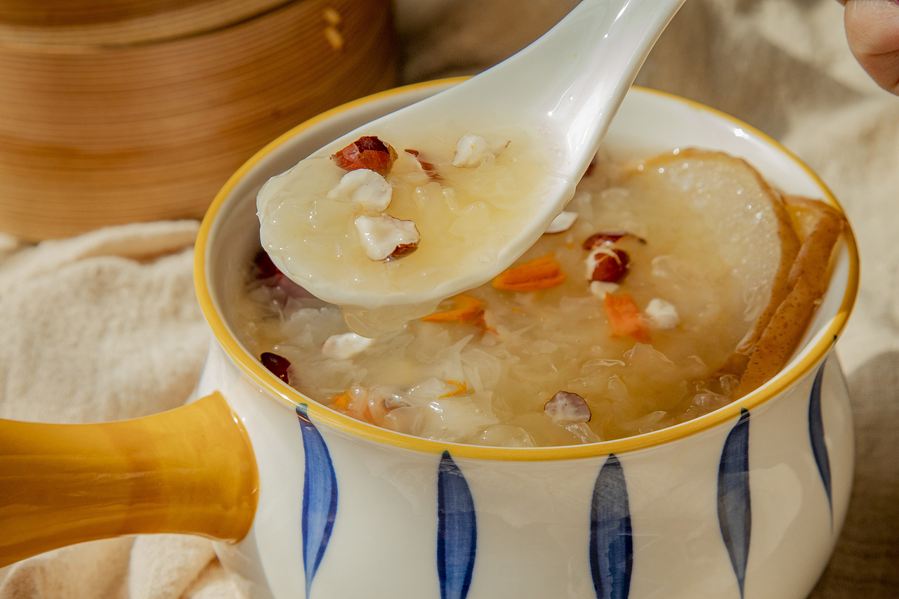 滋润去燥:金椰皇雪梨汤