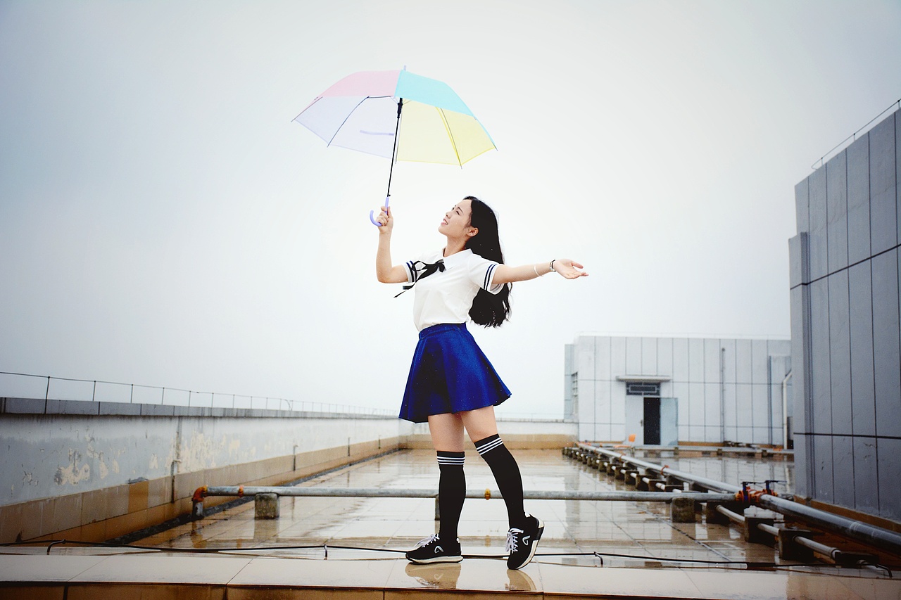 夏季的雨天是五彩的(๑><๑)