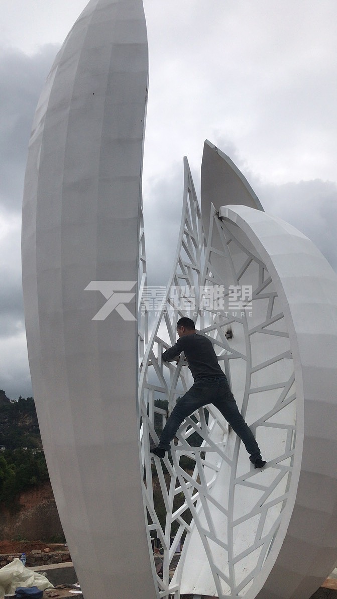 湖北恩施不锈钢树叶雕塑 恒鑫踏金属雕塑厂家安装完成（图ZMjc0NTQxMjQ0） - 景观设计 - 站酷设计师咨询15015845925原创素材 - 站酷ZCOOL