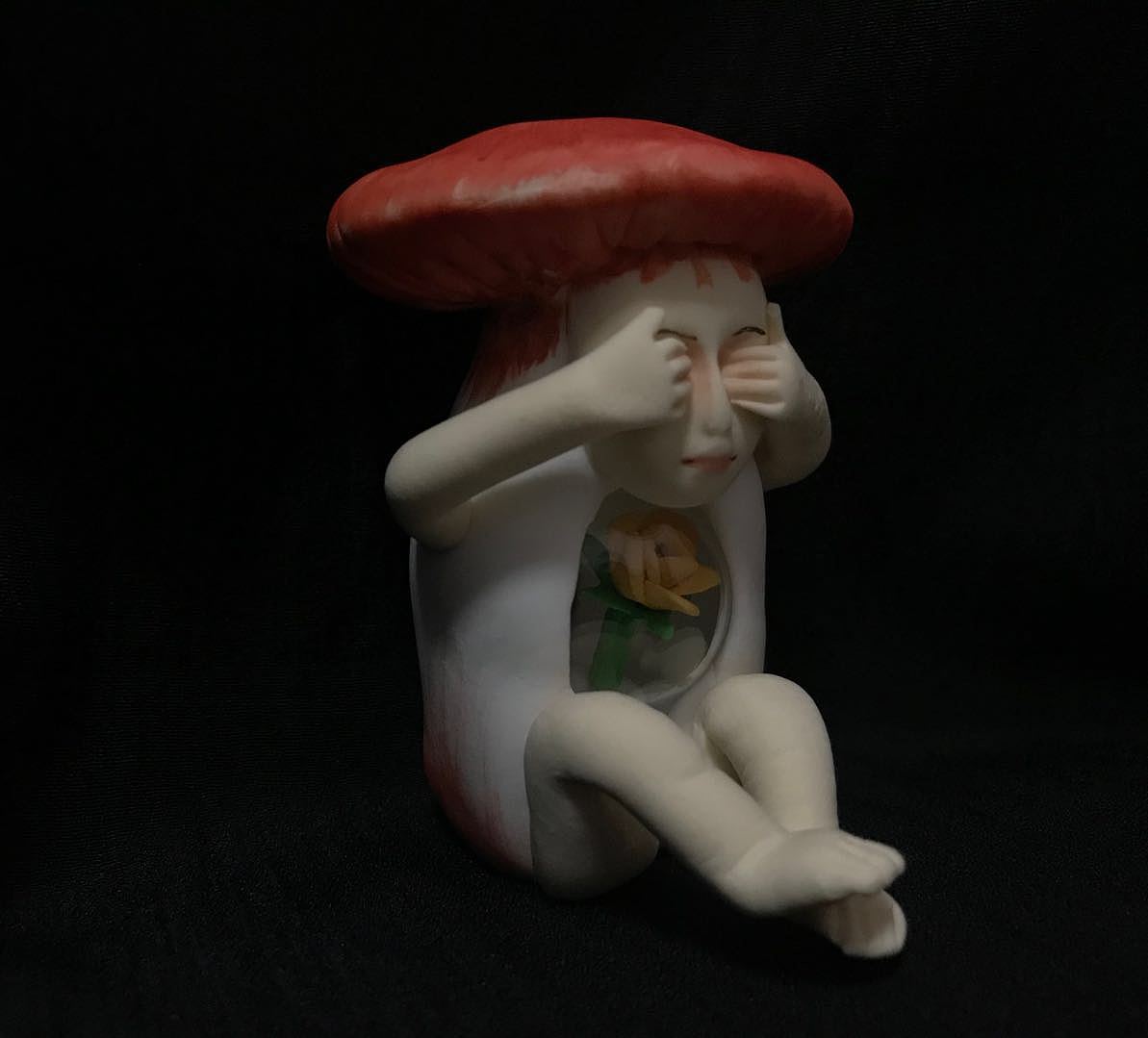 你愿意蹲下来陪我做一只蘑菇吗