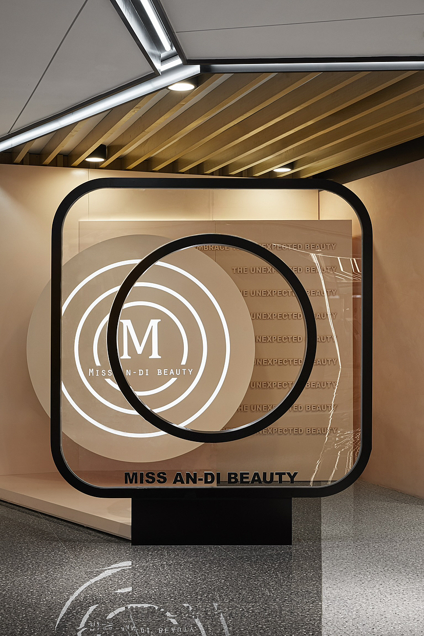 甜酷风美甲店设计🍑不妨碍高客流高坪效（图ZMzQ2MzMyMjY0） - 商业空间设计 - 站酷设计师以识空间设计原创素材 - 站酷ZCOOL