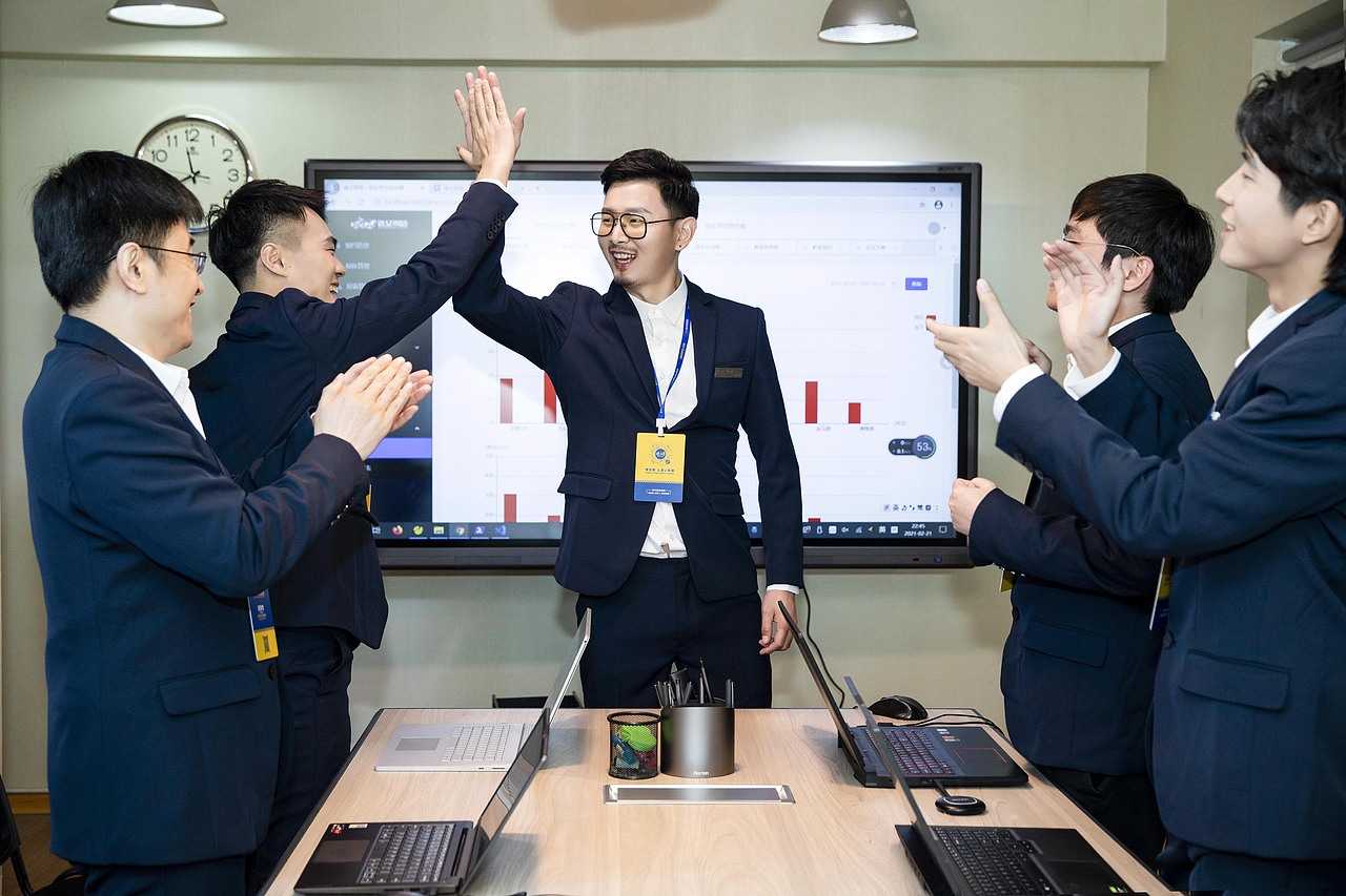 造父驾培 x 立视觉商业广告拍摄案例（图ZMjQ2MzUxNzQw） - 人像摄影 - 站酷设计师摄影师赵小赵原创素材 - 站酷ZCOOL