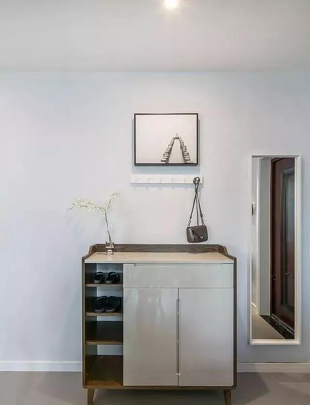 现代风的三居室,朋友都说客厅好看!