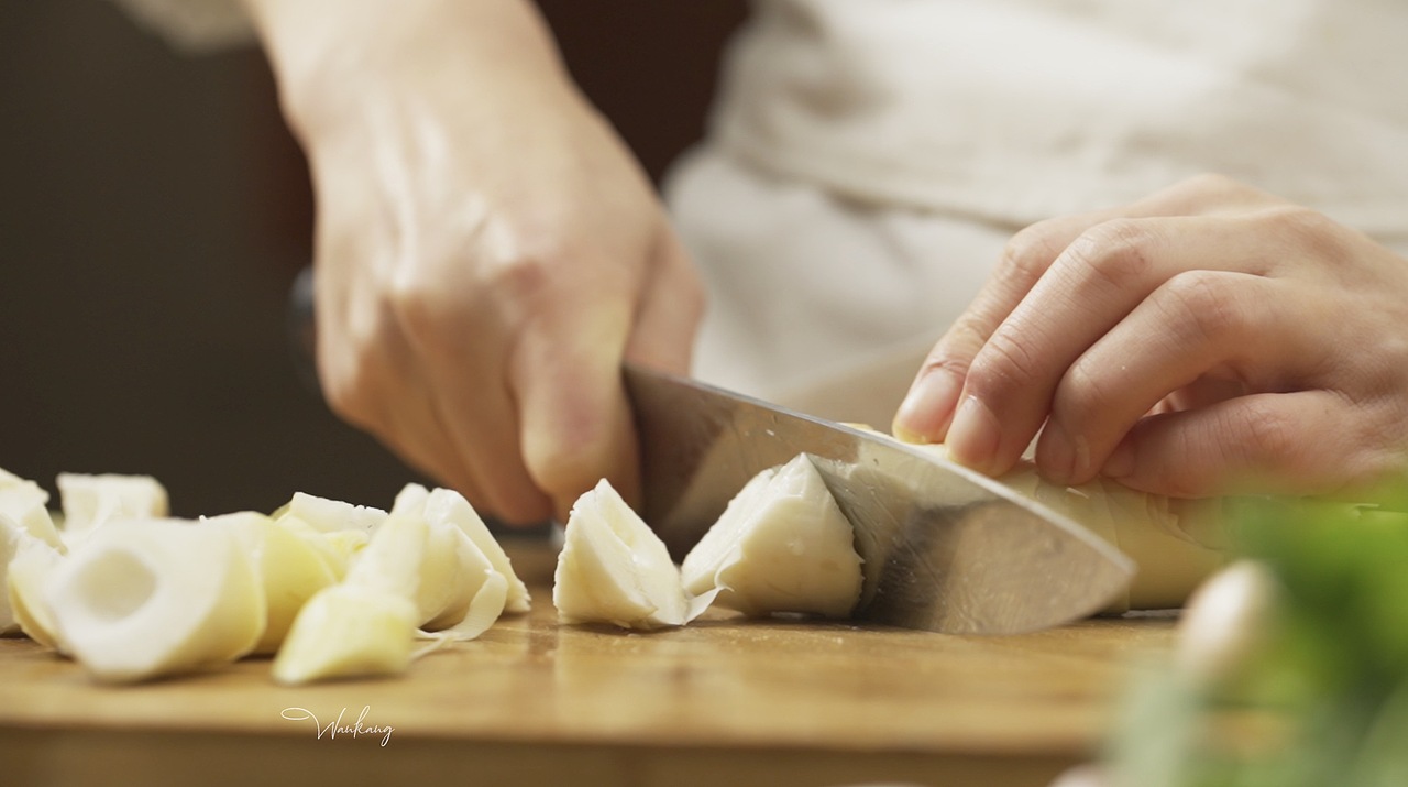 春意盎然，不时不食 |砂锅牛肉煲美食视频（图ZMjg3NzE5NTI4） - 短片 - 站酷设计师3个苹果原创素材 - 站酷ZCOOL