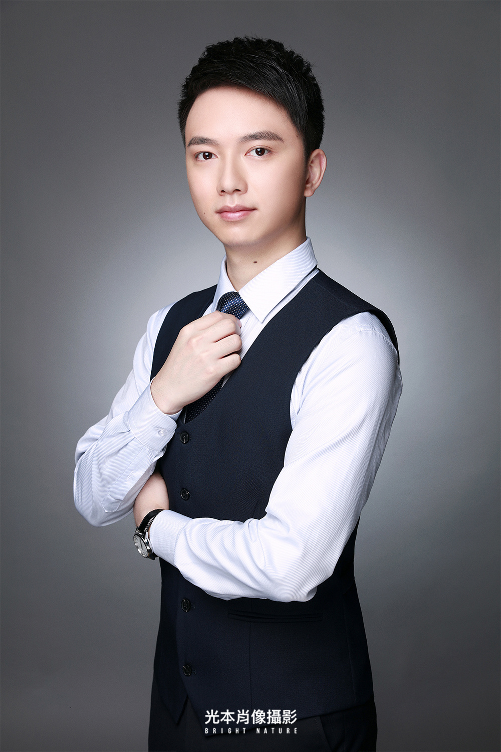 纵横职场的一张职业形象照