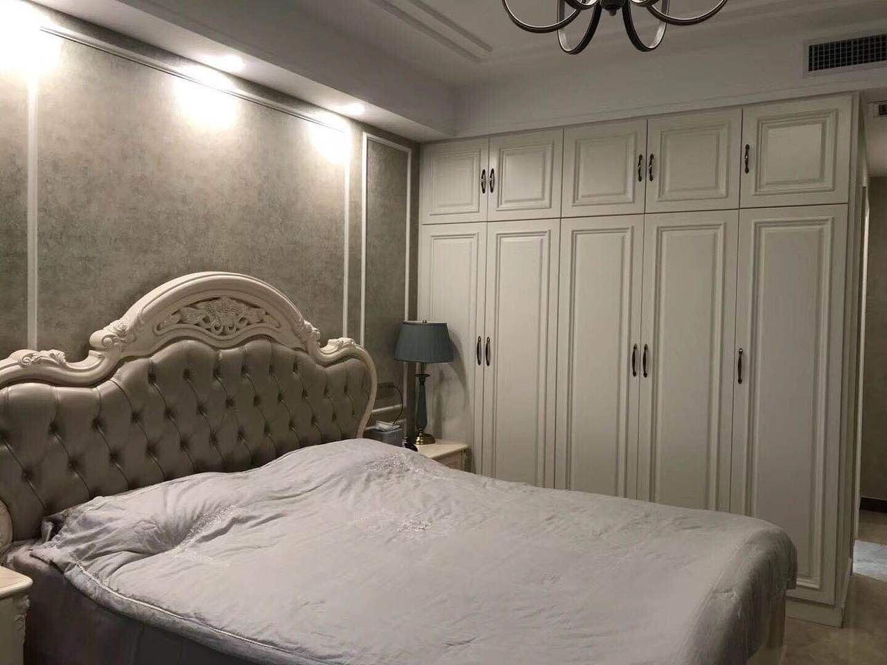 公园道一号三室两厅129平欧式风格装修实景图欣赏---主卧