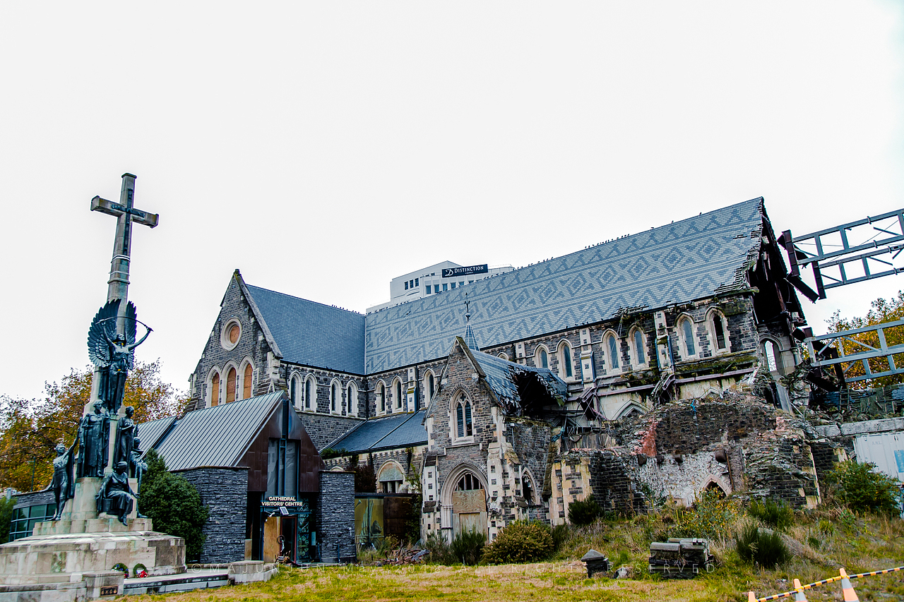 地震后遗留下的教堂废墟。