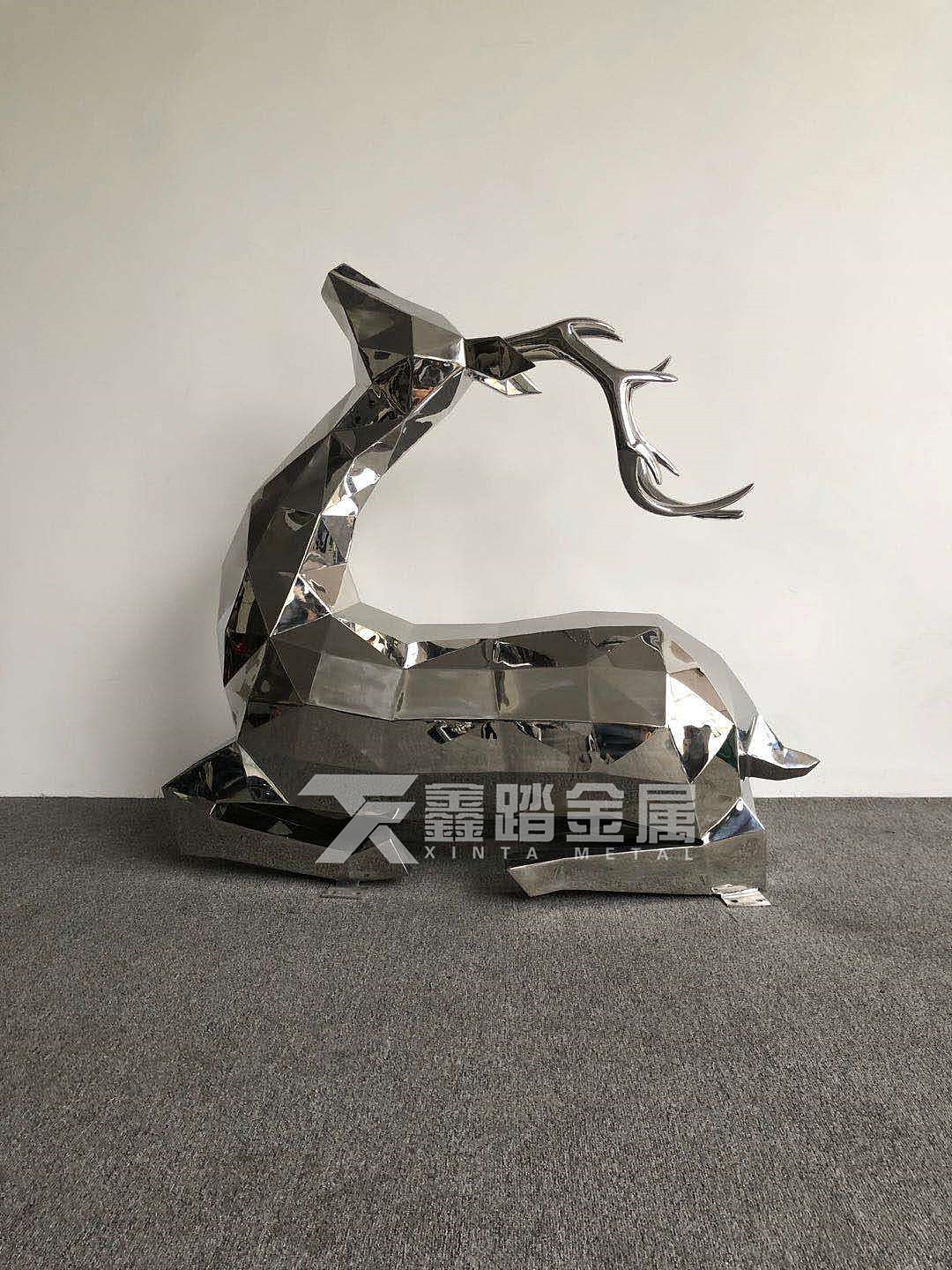 现代公园草坪仿真动物造型雕塑厂家镜面不锈钢河马雕塑