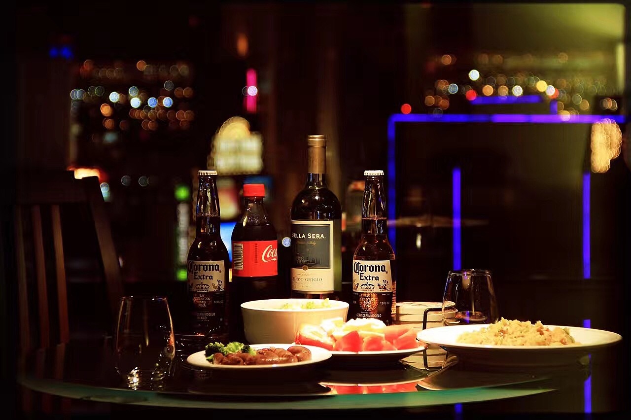 2018干杯:beers:（图ZMTAxNDEzMjQ4） - 产品摄影 - 站酷设计师暴走的小粗腿儿原创素材 - 站酷ZCOOL