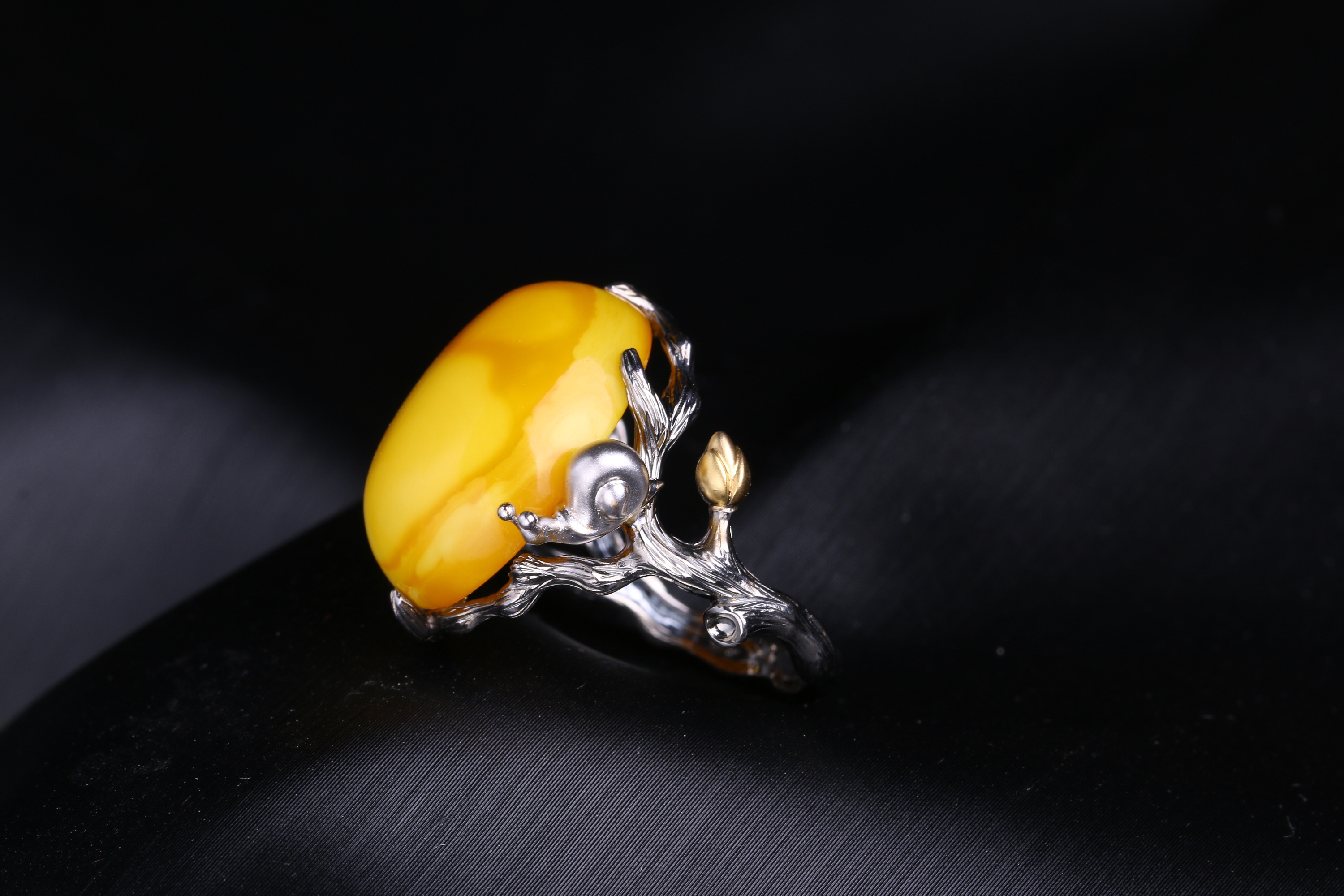 [蚂蚁创意珠宝] 18k金镶嵌琥珀戒指 欢迎指导意见