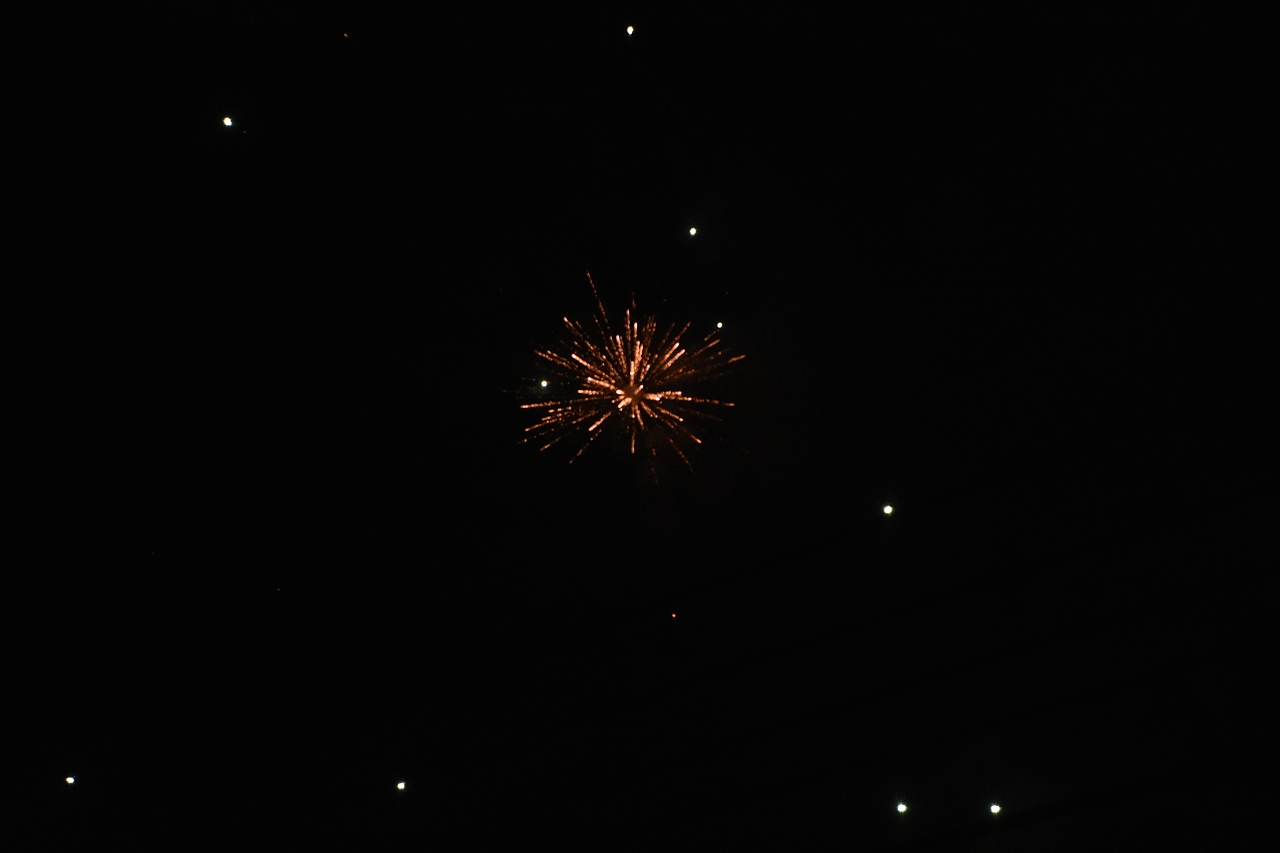 屋檐下的烟火盛宴（图ZMjYyODE1MjEy） - 其他摄影 - 站酷设计师吾是小小静原创素材 - 站酷ZCOOL