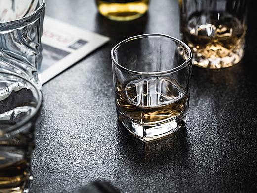 啤酒杯威士忌杯