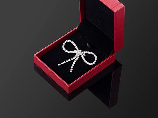 水钻胸针金属产品 静物摄影 产品拍照（个人主页-ZNDg3NzE3Njg=） - 产品摄影 - 站酷设计师YM_陈原创素材 - 站酷ZCOOL