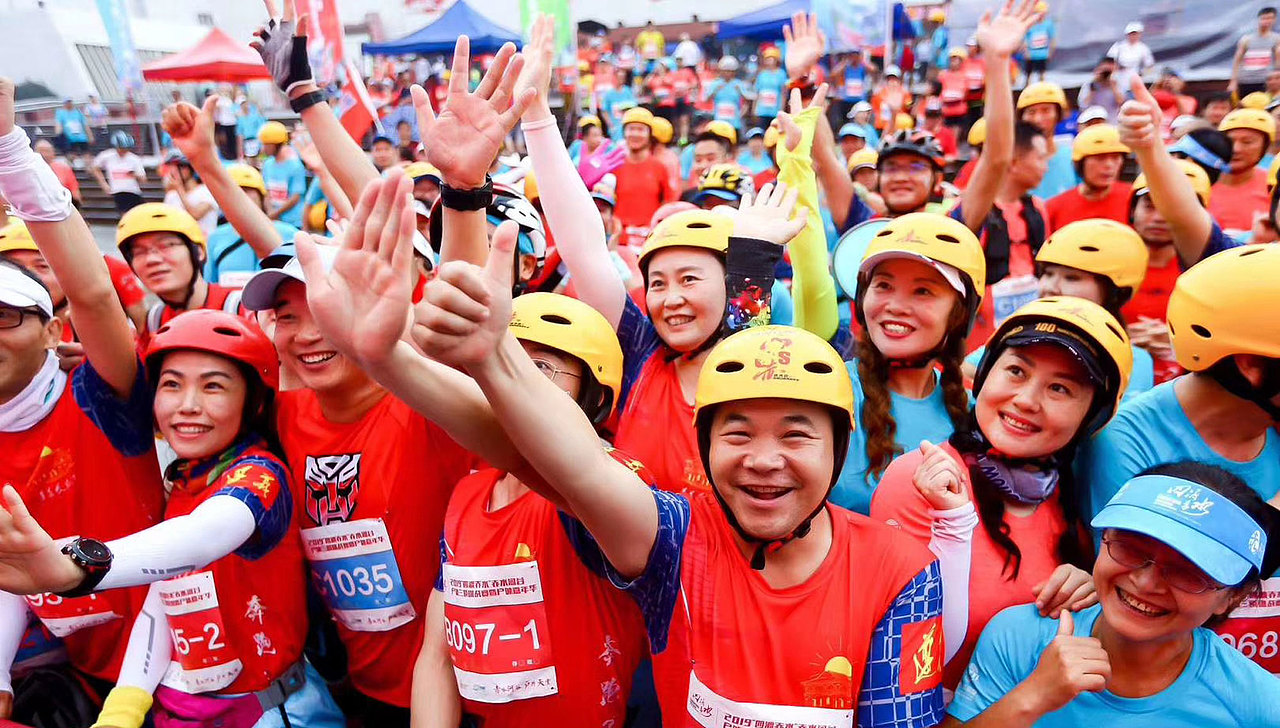 户外三项挑战赛视觉设计