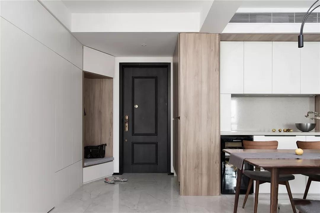 电视墙只挂电视机太浪费了,设计师简单一改,眼前一亮