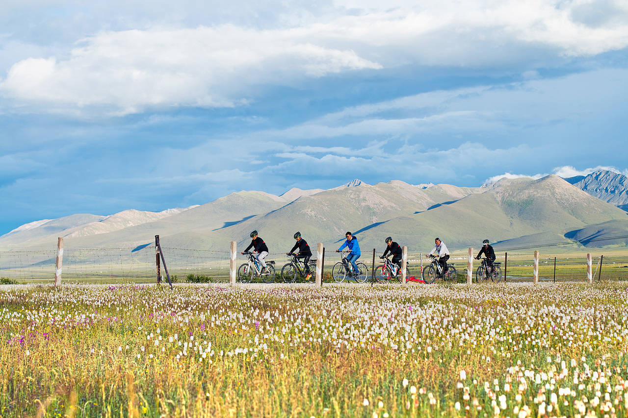 洛克兄弟川藏G318毕业骑行西藏元素羊湖玛尼珠峰大本营