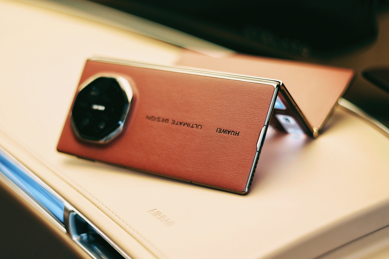 华为Mate XT 非凡大师 瑞红