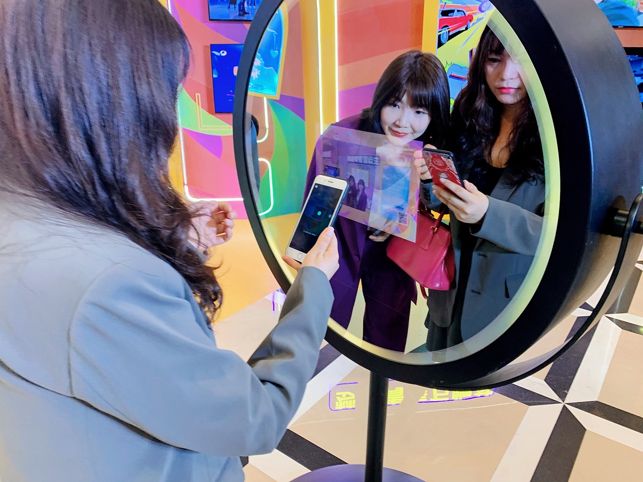 暖场互动拍照装置，魔镜美颜自拍机（图ZMjcwOTYyNTgw） - 文案/策划 - 站酷设计师Ken_Pluto原创素材 - 站酷ZCOOL