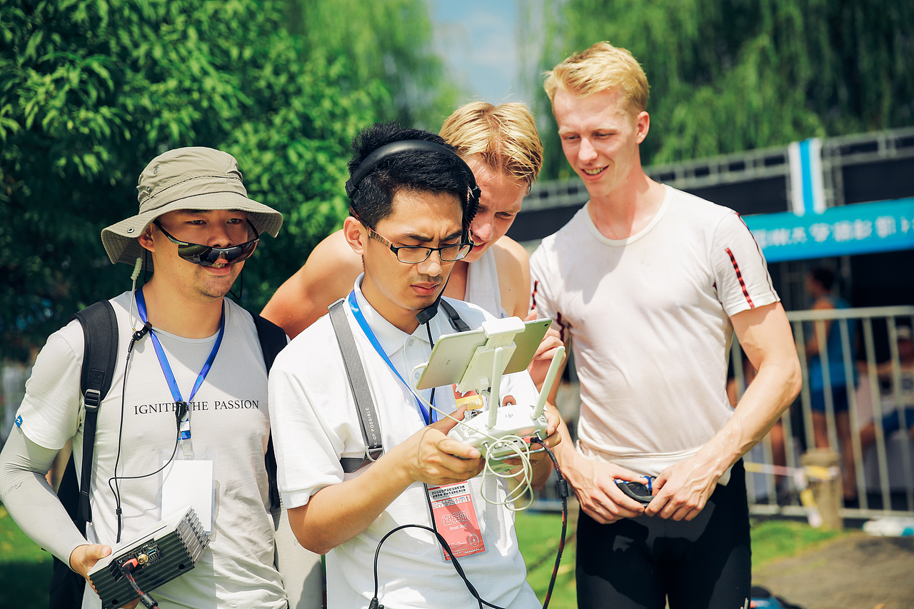 赛艇队还是男模队