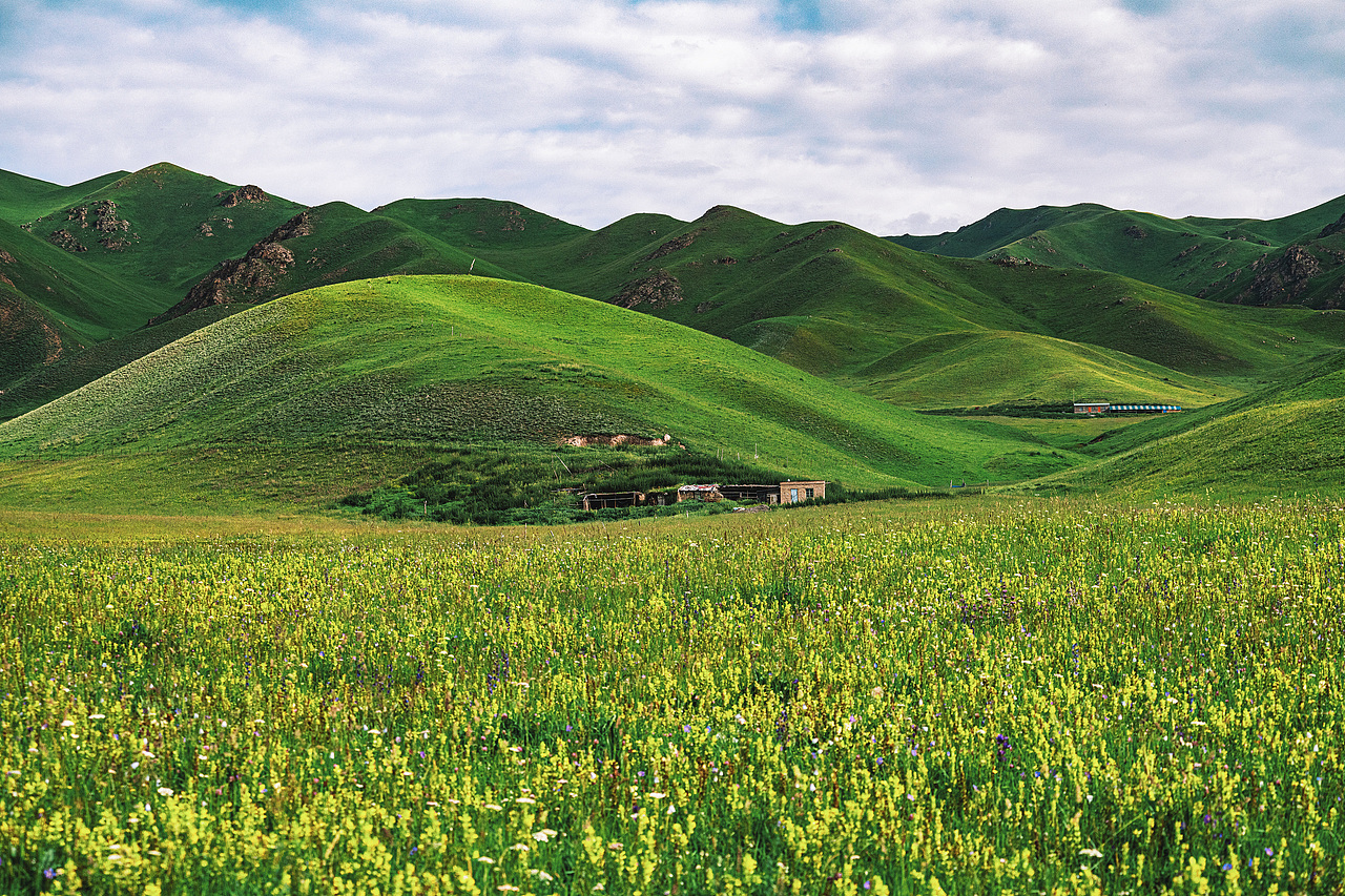 天马昭苏,仿佛进入美丽的二次元童话世界,