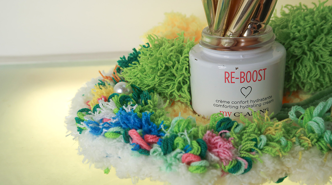 站酷×娇韵诗my CLARINS 好食肌长绽放丨空瓶改造设计（图ZMzQ1MTIxNzcy） - 海报 - 站酷设计师楠熙原创素材 - 站酷ZCOOL