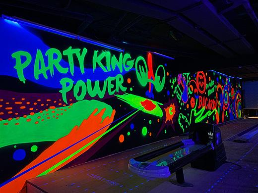 【Party King 上海定西路店荧光涂鸦墙】