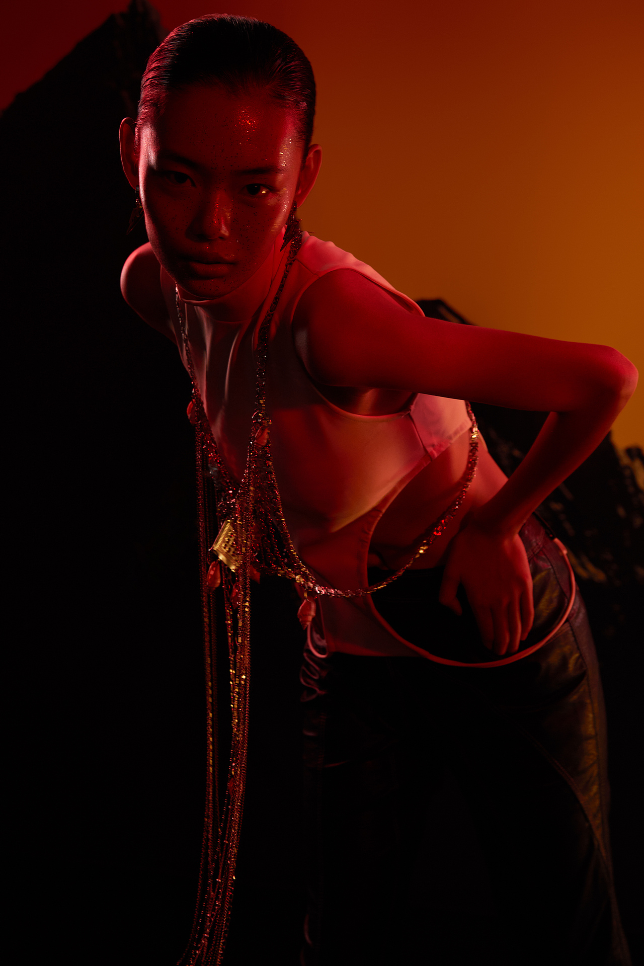 女装拍摄——黑夜最后的曙光（图ZMjQ2MTAyNjAw） - 时尚/艺术摄影 - 站酷设计师MHH宏环原创素材 - 站酷ZCOOL