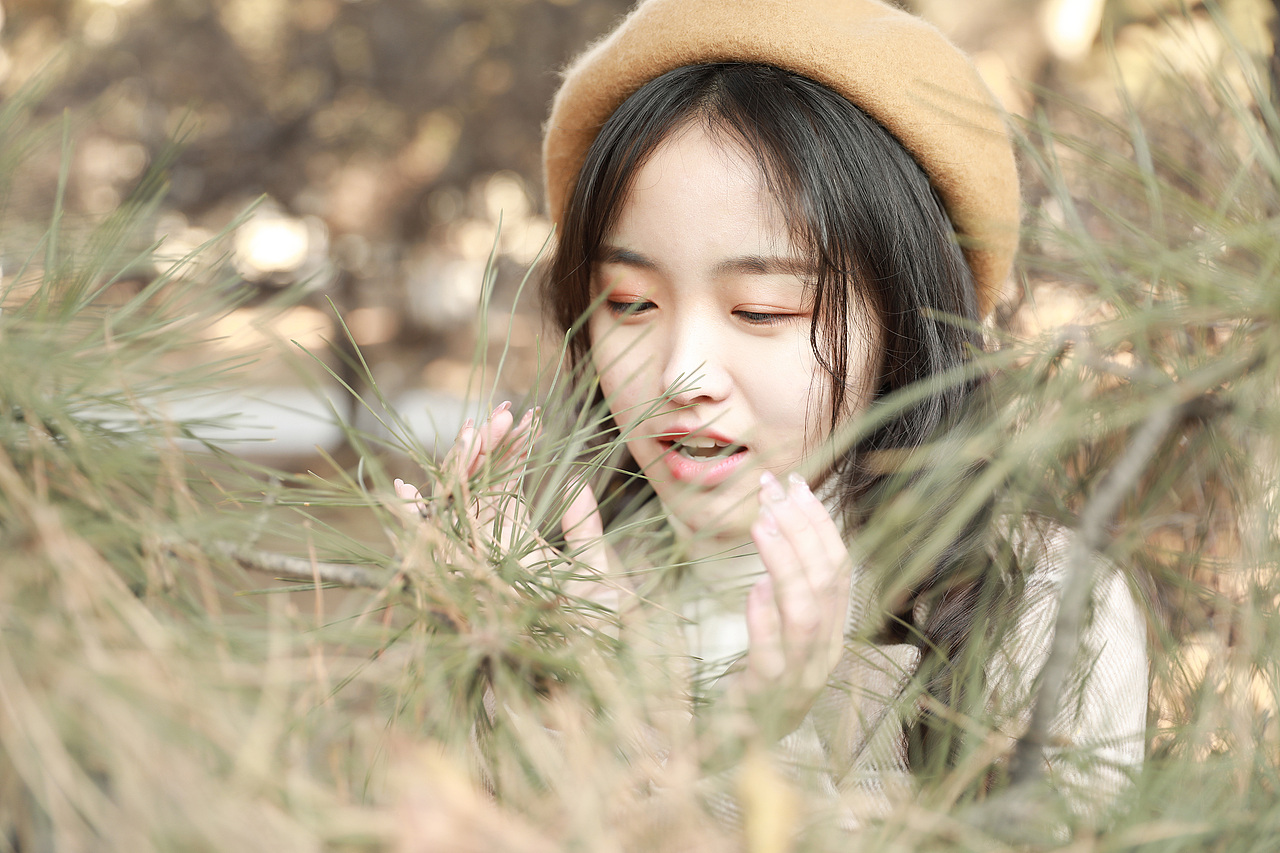 秋季校园少女冬日暖阳