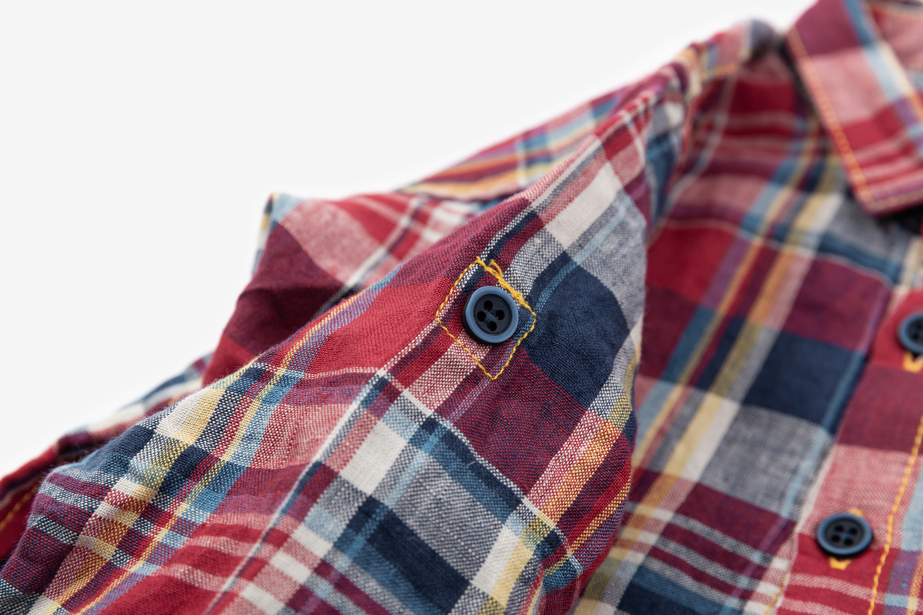 方格衬衫童装衣服服装白底静物产品拍摄图